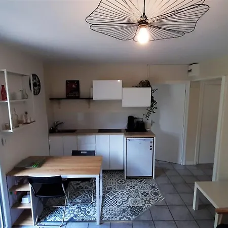 Le Temps D'une Pause Terrasse Et Piscine Coubon