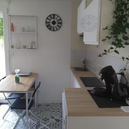 Le Temps D'une Pause Terrasse Et Piscine