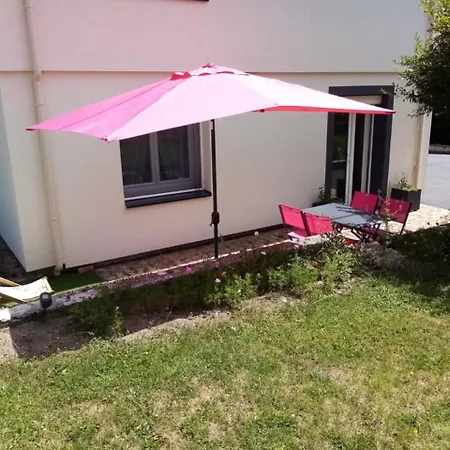 Le Temps D'une Pause Terrasse Et Piscine *